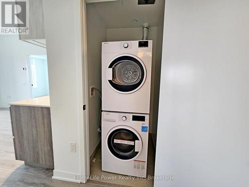 1902 - 2495 Eglinton Avenue W, Mississauga (Central Erin Mills), ON - Indoor Photo Showing Laundry Room