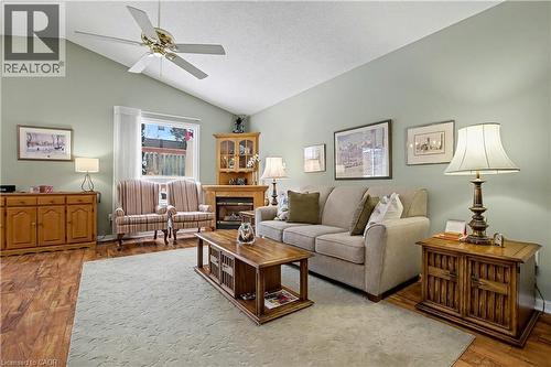 252 Keewatin Avenue, Kitchener, ON - Indoor Photo Showing Living Room