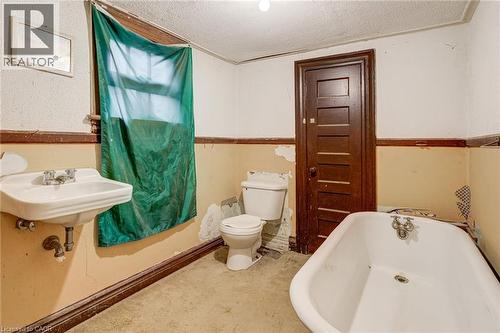 99 Blake Street, Hamilton, ON - Indoor Photo Showing Bathroom