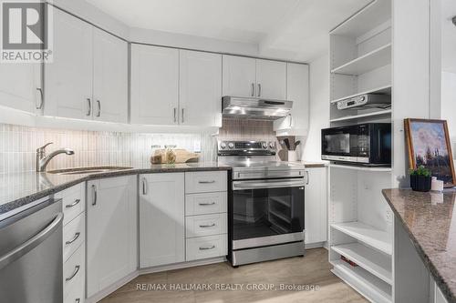 211 - 540 Cambridge Street S, Ottawa, ON - Indoor Photo Showing Kitchen With Upgraded Kitchen