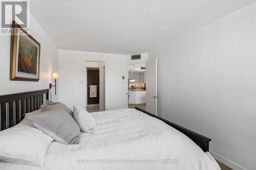 211 - 540 Cambridge Street S, Ottawa, ON - Indoor Photo Showing Bedroom