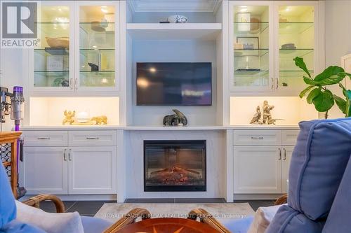 111 St. Lawrence Drive, Mississauga, ON - Indoor Photo Showing Living Room With Fireplace
