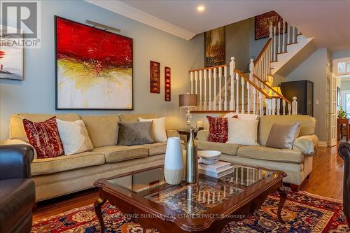 111 St. Lawrence Drive, Mississauga, ON - Indoor Photo Showing Living Room