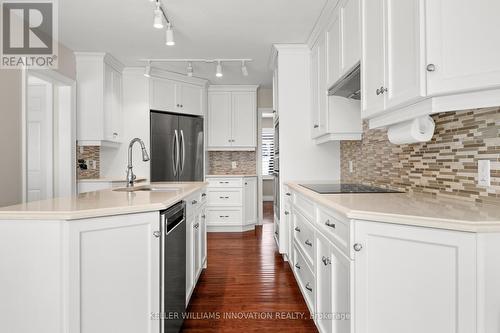339 Glenridge Drive, Waterloo, ON - Indoor Photo Showing Kitchen With Upgraded Kitchen