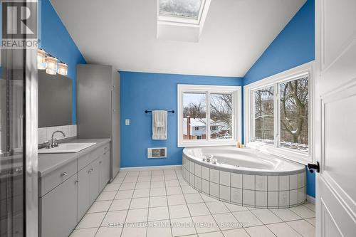 339 Glenridge Drive, Waterloo, ON - Indoor Photo Showing Bathroom