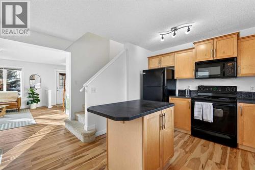 109 Copperstone Grove Se, Calgary, AB - Indoor Photo Showing Kitchen