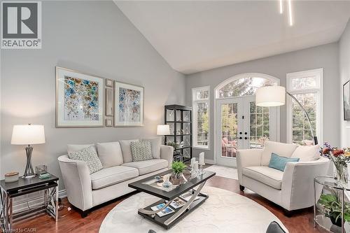 4304 Taywood Drive, Burlington, ON - Indoor Photo Showing Living Room
