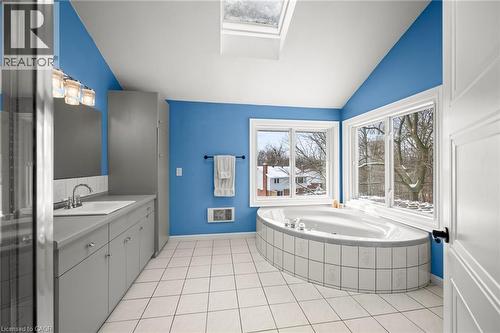 339 Glenridge Drive, Waterloo, ON - Indoor Photo Showing Bathroom