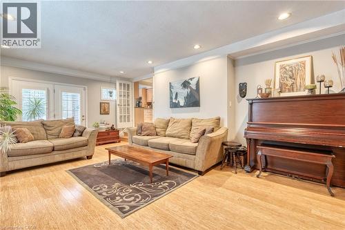 162 Bendamere Avenue, Hamilton, ON - Indoor Photo Showing Living Room
