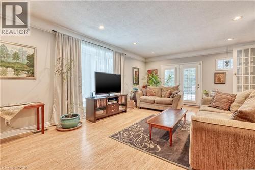 162 Bendamere Avenue, Hamilton, ON - Indoor Photo Showing Living Room