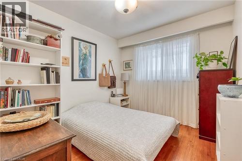 162 Bendamere Avenue, Hamilton, ON - Indoor Photo Showing Bedroom