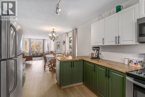 17 Aster Place Se, Airdrie, AB - Indoor Photo Showing Kitchen