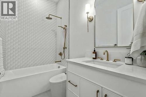 56 Lissington Drive Sw, Calgary, AB - Indoor Photo Showing Bathroom