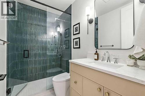 56 Lissington Drive Sw, Calgary, AB - Indoor Photo Showing Bathroom