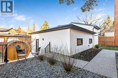 56 Lissington Drive Sw, Calgary, AB - Outdoor