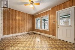 Lots of Bright Sunlight Pouring In! - 