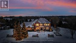 12 SANDY RIDGE COURT  Whitchurch-Stouffville, ON L4A 2L4