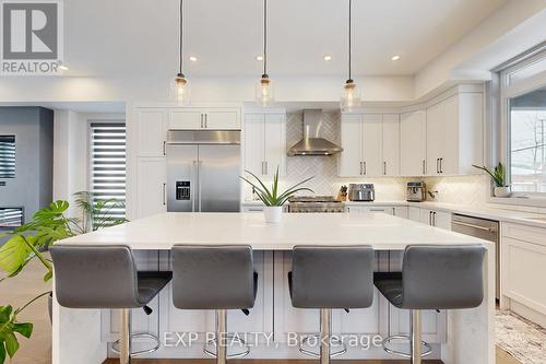 169 Euston Road, Burlington, ON - Indoor Photo Showing Kitchen With Upgraded Kitchen