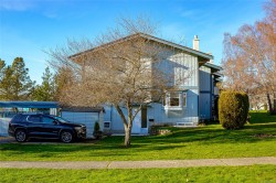 57-3987 Gordon Head Rd  Saanich, BC V8N 3X5