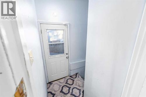 5816 Maddock Drive Ne, Calgary, AB - Indoor Photo Showing Other Room