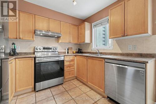 83 Manhattan Crescent, Ottawa, ON - Indoor Photo Showing Kitchen With Double Sink