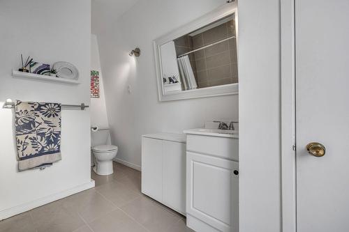 Logement - 34Z  - 36Z Rue St-Joseph, Lévis (Desjardins), QC - Indoor Photo Showing Bathroom