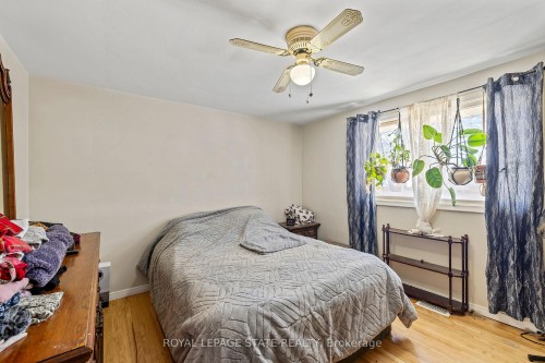 78 Cromwell Crescent, Hamilton, ON - Indoor Photo Showing Bedroom