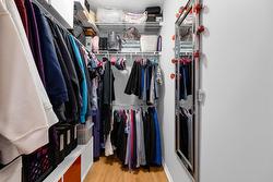 Walk-in closet - 