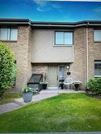 32-555Z Montrose Drive  Beaconsfield, QC H9W 6B4