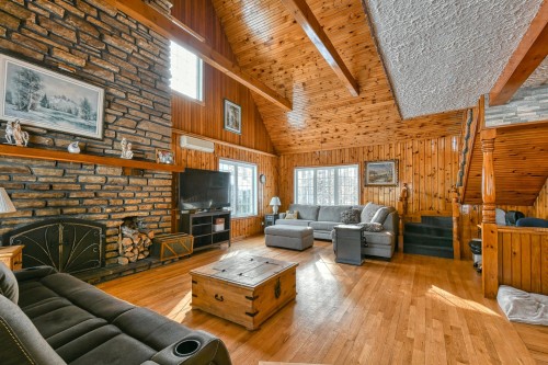 Salon - 10 Av. David, Saint-Sauveur, QC - Indoor Photo Showing Living Room With Fireplace
