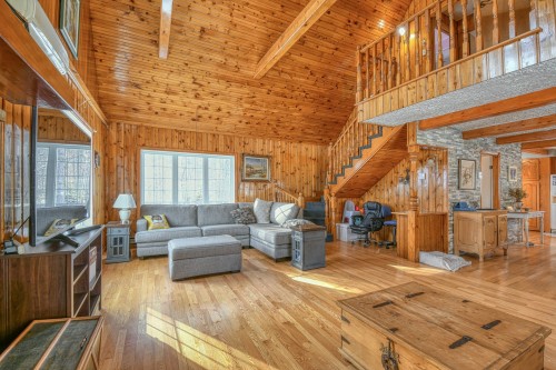Salon - 10 Av. David, Saint-Sauveur, QC - Indoor Photo Showing Living Room