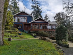 2710 Sea View Rd  Saanich, BC V8N 1K8