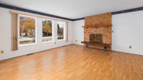 2617 Erickson Road, Creston, BC - Indoor Photo Showing Living Room With Fireplace