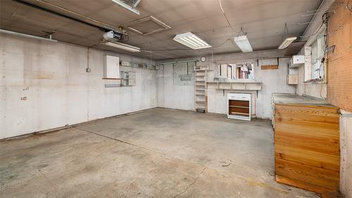 2617 Erickson Road, Creston, BC - Indoor Photo Showing Garage