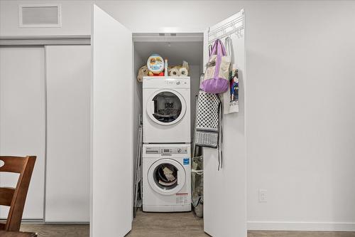 212-655 Academy Way, Kelowna, BC - Indoor Photo Showing Laundry Room