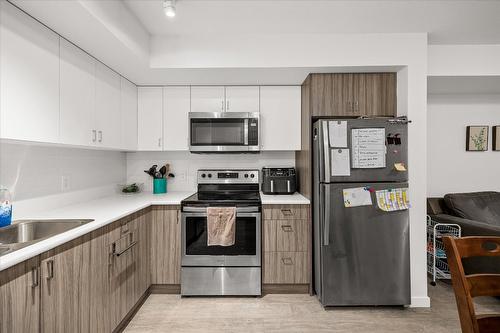 212-655 Academy Way, Kelowna, BC - Indoor Photo Showing Kitchen