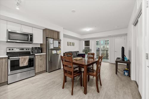 212-655 Academy Way, Kelowna, BC - Indoor Photo Showing Kitchen