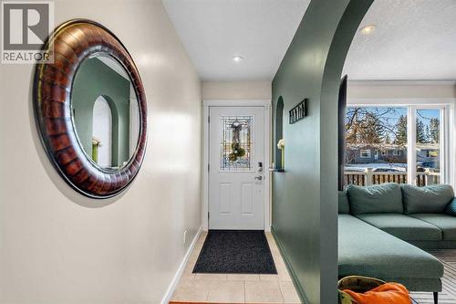 4636 Montana Drive Nw, Calgary, AB - Indoor Photo Showing Other Room