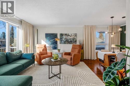 4636 Montana Drive Nw, Calgary, AB - Indoor Photo Showing Living Room