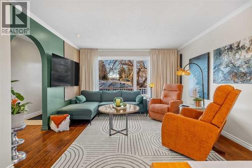 4636 Montana Drive Nw, Calgary, AB - Indoor Photo Showing Living Room