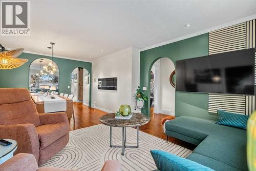 4636 Montana Drive Nw, Calgary, AB - Indoor Photo Showing Living Room