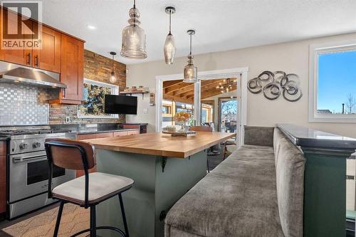 4636 Montana Drive Nw, Calgary, AB - Indoor Photo Showing Kitchen