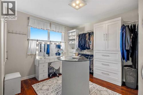 4636 Montana Drive Nw, Calgary, AB - Indoor Photo Showing Other Room