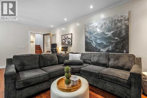 4636 Montana Drive Nw, Calgary, AB - Indoor Photo Showing Living Room