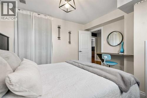 4636 Montana Drive Nw, Calgary, AB - Indoor Photo Showing Bedroom