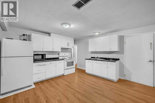 1140 Abbeydale Drive Ne, Calgary, AB - Indoor Photo Showing Kitchen