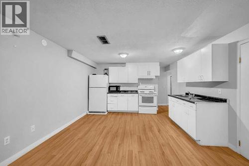 1140 Abbeydale Drive Ne, Calgary, AB - Indoor Photo Showing Kitchen
