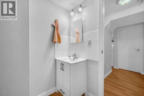 1140 Abbeydale Drive Ne, Calgary, AB - Indoor Photo Showing Bathroom