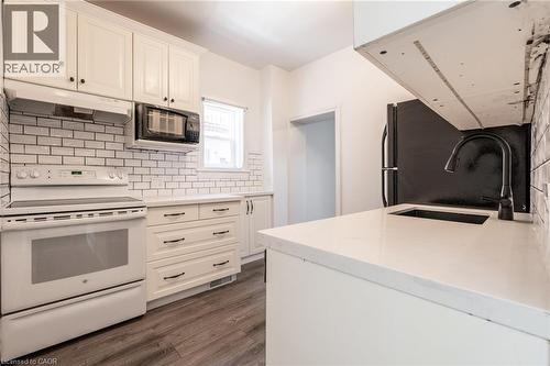 Recently updated kitchen, with subway tile backsplash and quartz countertops. - 388 Charlton Avenue W, Hamilton, ON - Indoor Photo Showing Kitchen