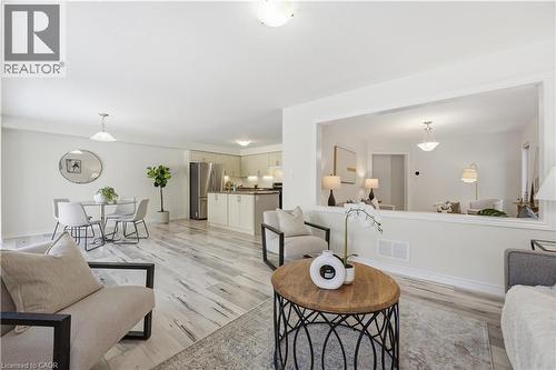 16 Cliffside Court, Cambridge, ON - Indoor Photo Showing Living Room